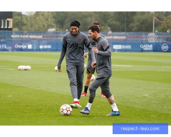 梅西领衔巴黎圣日耳曼迎战曼联，欧洲冠军联赛小组赛再度上演巅峰对决