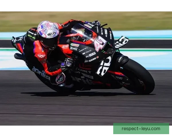 MotoGP赛季重燃战火 诸多车队为争夺冠军展开激烈角逐