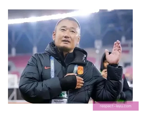 中国足球队备战亚洲杯：新任主帅明确战术方向与目标