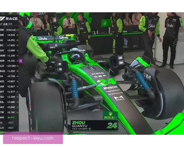 F1赛季最新动态：车手表现精彩 赛道对决引发全球车迷热议