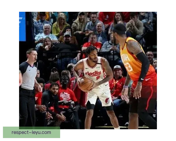 NBA季后赛关键判罚引发裁判挑战规则争议热议